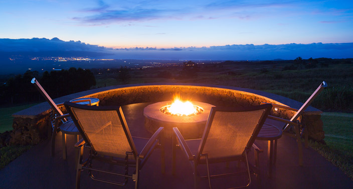 Outdoor propane fire pit
